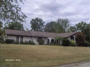 615 Green Meadow Dr, Anderson, IN 46011