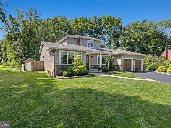 2nd image of 25 Bree Dr