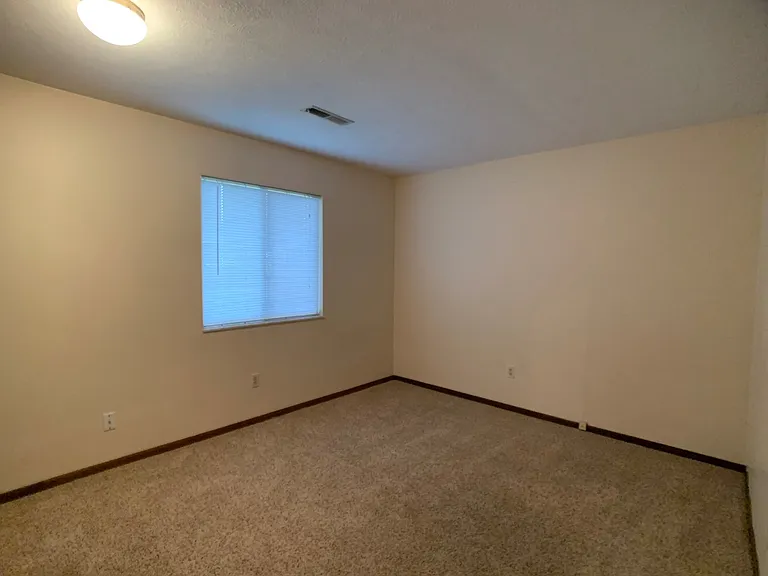 124 Harvey Dr — Photo 11