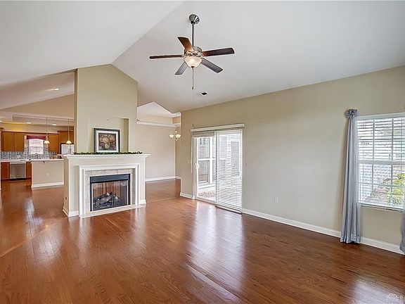 3rd image of 4744 Cobblestone Dr