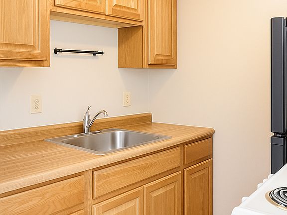 3rd image of 5827 Monfort Hills Ave #3