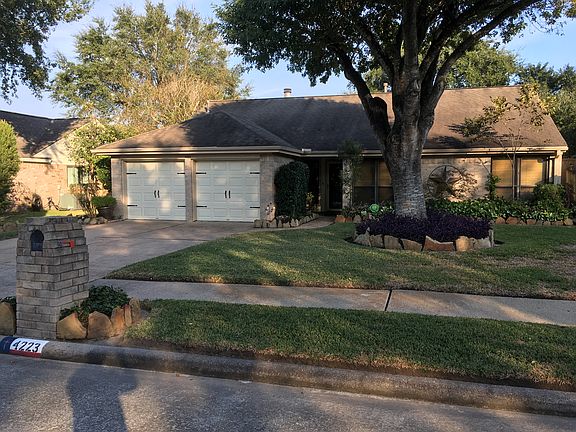 Great curb appeal 