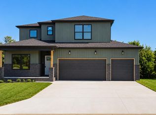 118 E Acacia Circle, Clever, MO 65631