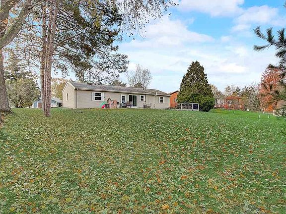 2nd image of 609 Lake Wisconsin Dr