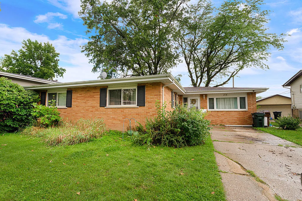 314 Douglas St photo 1