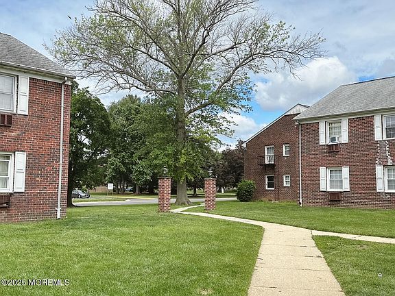 2nd image of 62 Stonehurst Blvd APT G