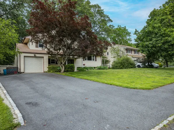 8 Berkeley Ter, Livingston, NJ 07039