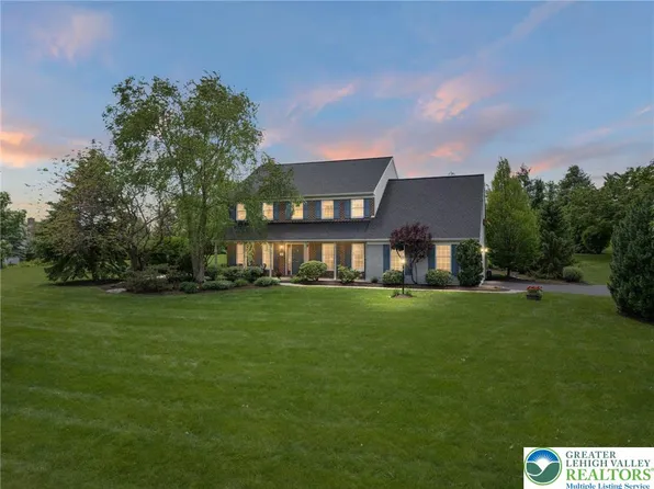 3840 E View Dr N, Orefield, PA 18069