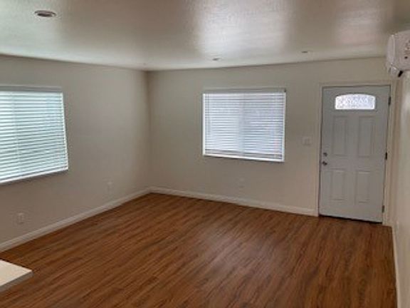 2nd image of 436-442 E Market St #436-1