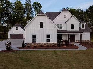 195 Sparrow Ct, Newnan, GA 30265