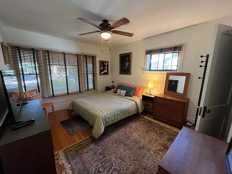 1211 W Oak St — Photo 9