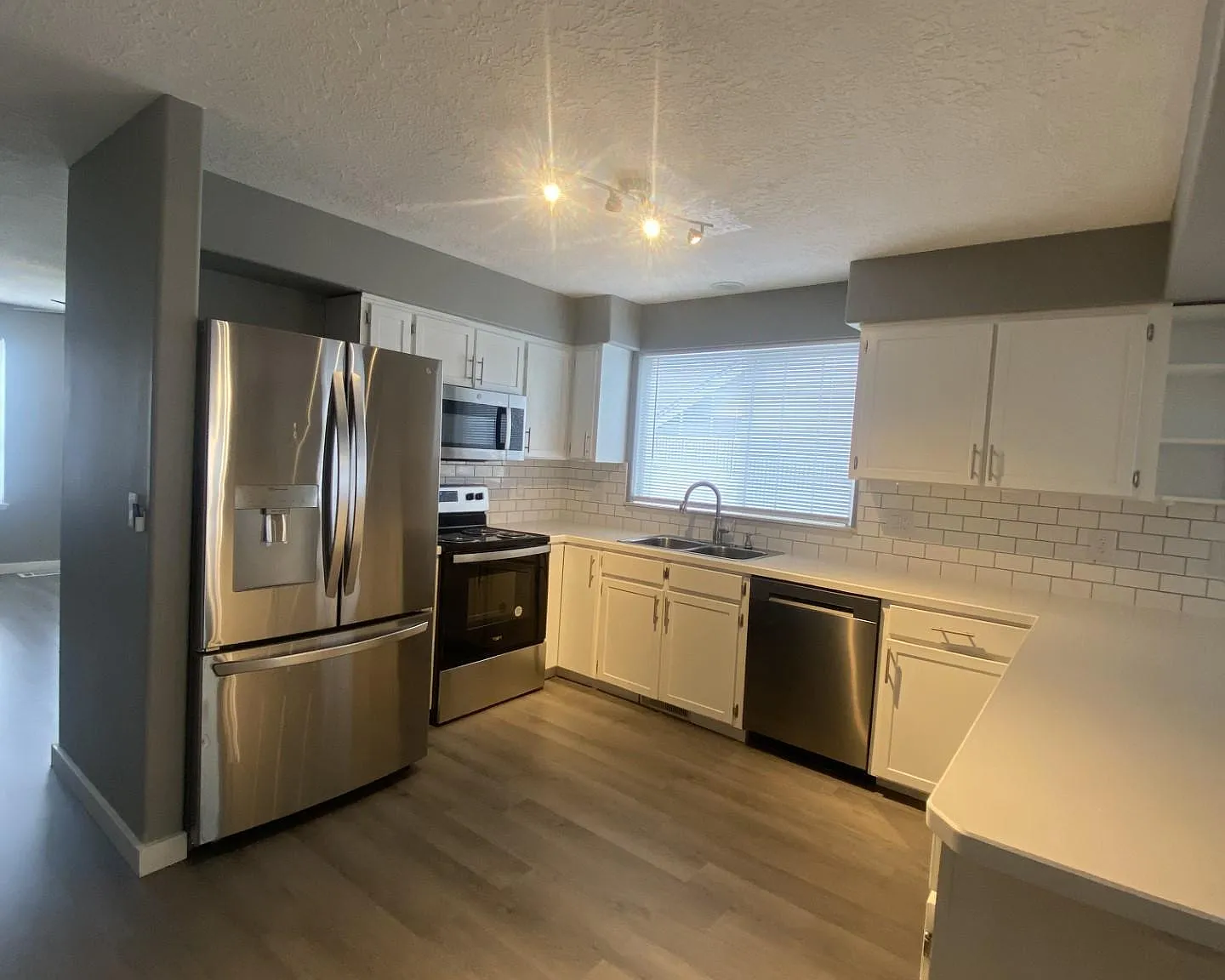 3 bed, 1484 sqft, $2,400 — Photo 4