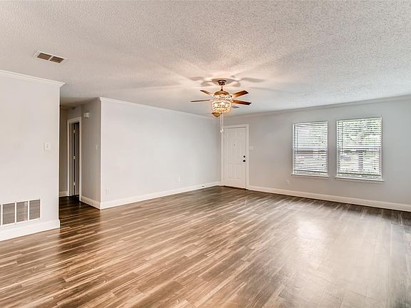 3rd image of 2228 White Oak Dr