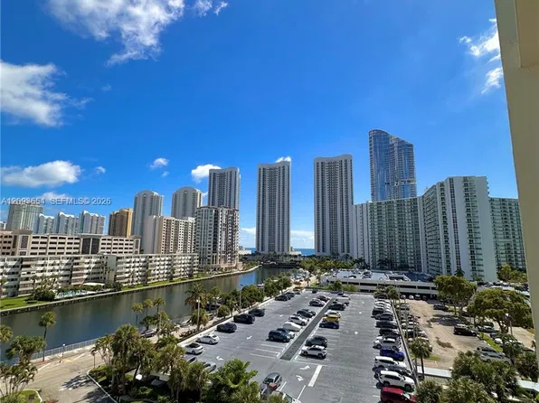 300 Bayview Dr, Sunny Isles Beach, FL