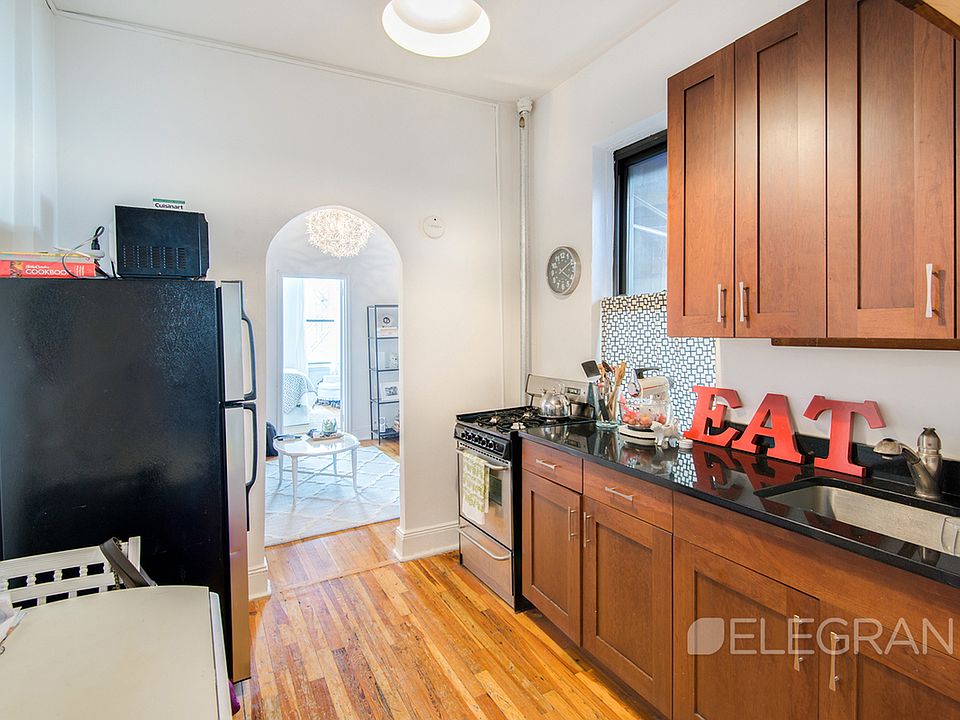 2nd image of 26 Carmine St APT 5C