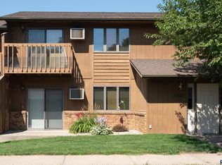 419 N Division Ave APT E, Madison, SD 57042