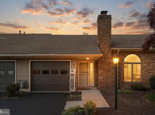 402 Deerfield Dr #402, Hanover, PA 17331