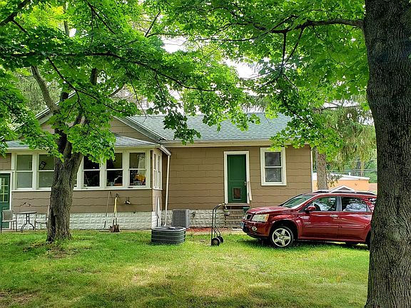 4th image of 214 N 1st St