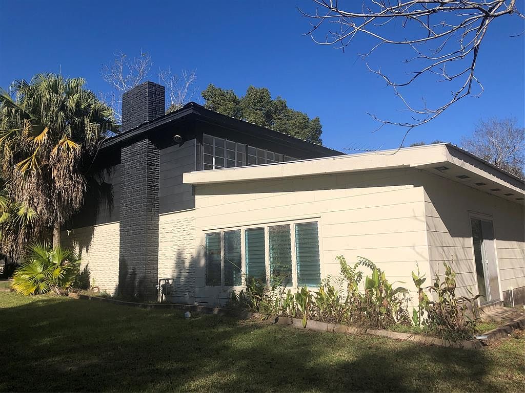 c.1950 Mid Century Modern House For Sale with Indoor Pool in Bay City