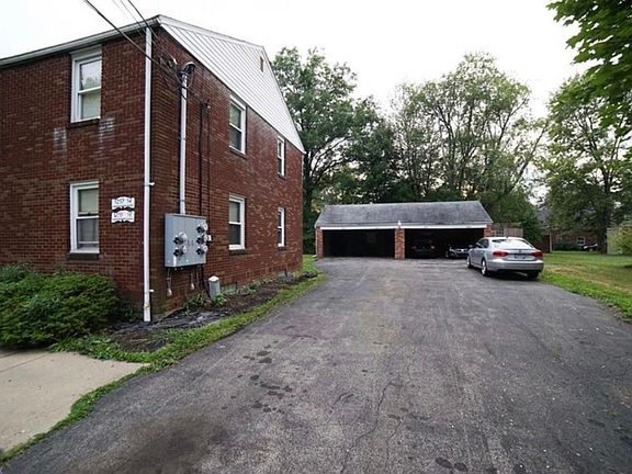 3rd image of 5252 Pinetree Ln #5252