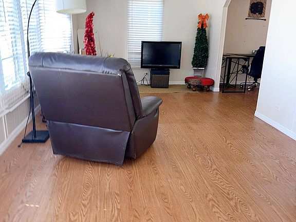 5th image of 1372 Everglades Cir #64