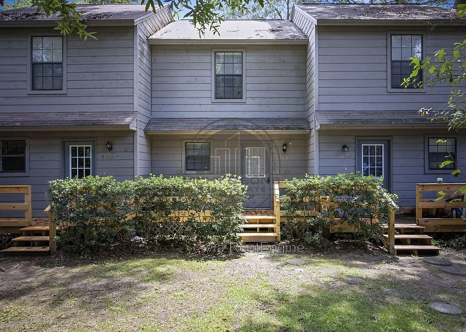 5487 Sombra Del Lago Dr