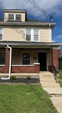 1346 N Dearborn St — Photo 1