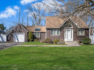 4 Lakeside Dr, Middle Island, NY 11953