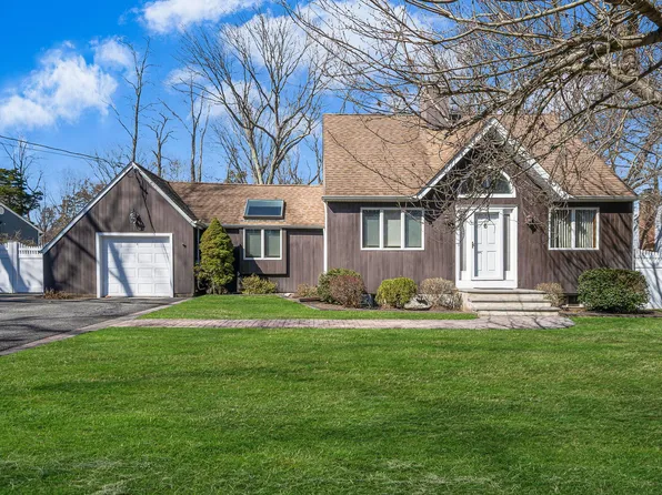 4 Lakeside Drive, Middle Island, NY 11953