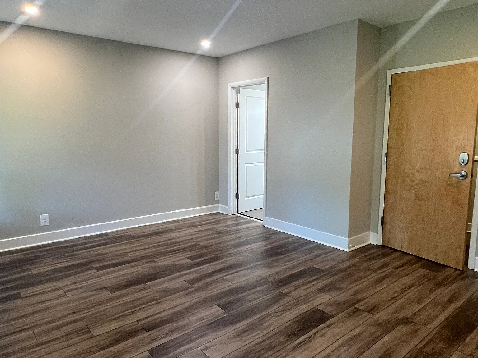 7 bed, 3108 sqft, $6,965 — Photo 4