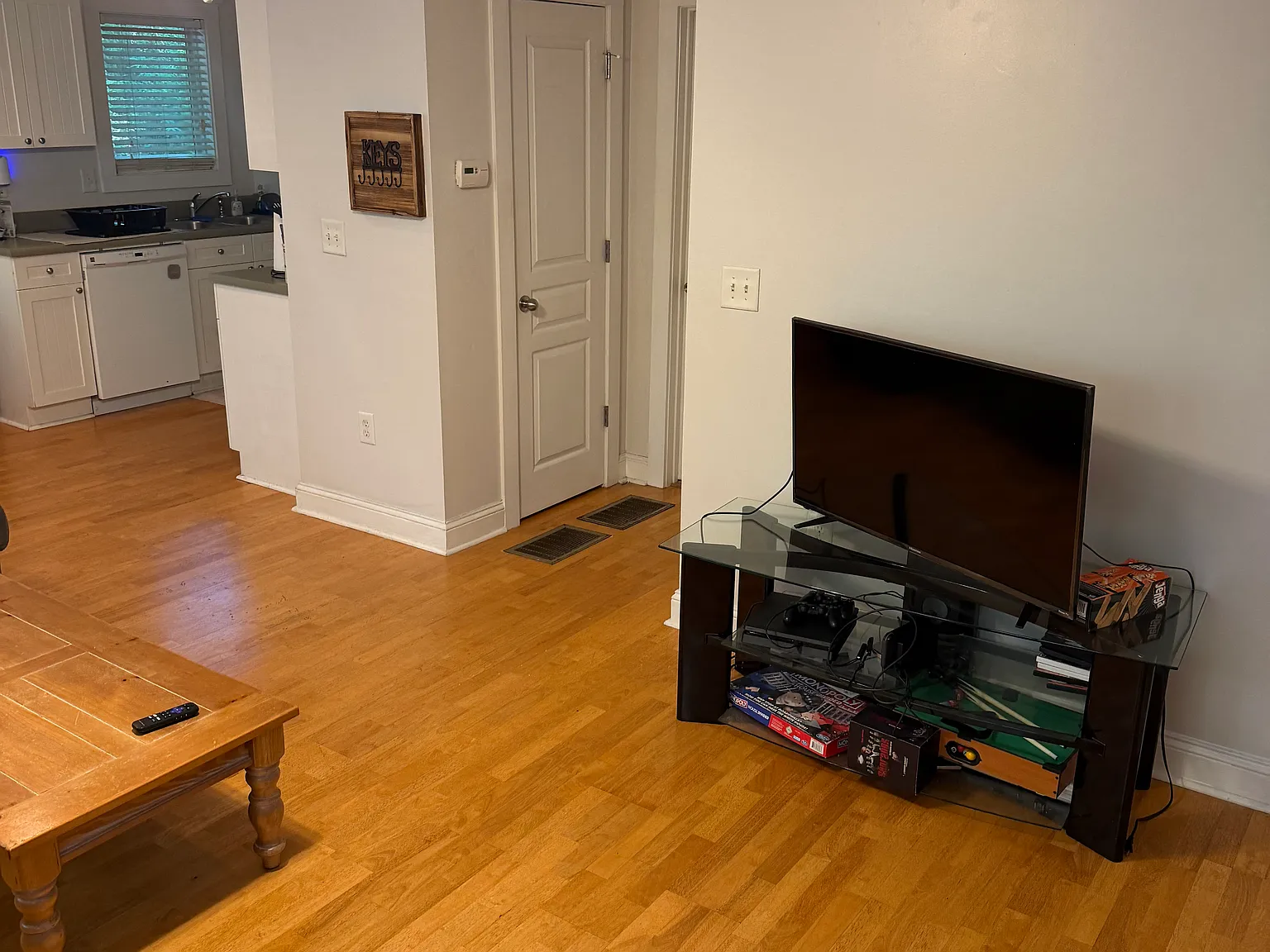 3 bed, 1372 sqft, $2,100 — Photo 4
