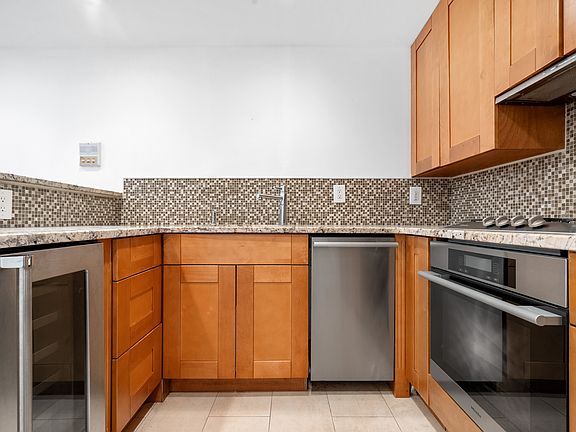 5th image of 200 W 20th St APT 902