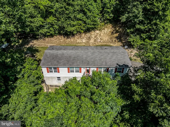 60 School House Rd, Boyertown, PA 19512