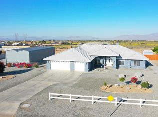 6647 Blue Rose Ln, Oak Hills, CA 92344