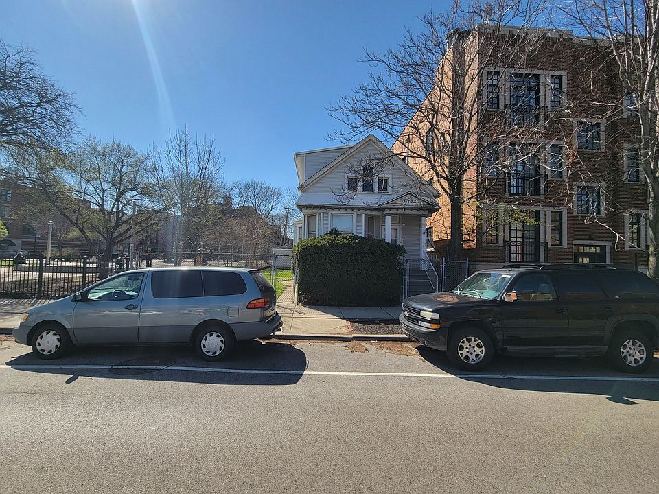 1st image of 3214 N Damen Ave