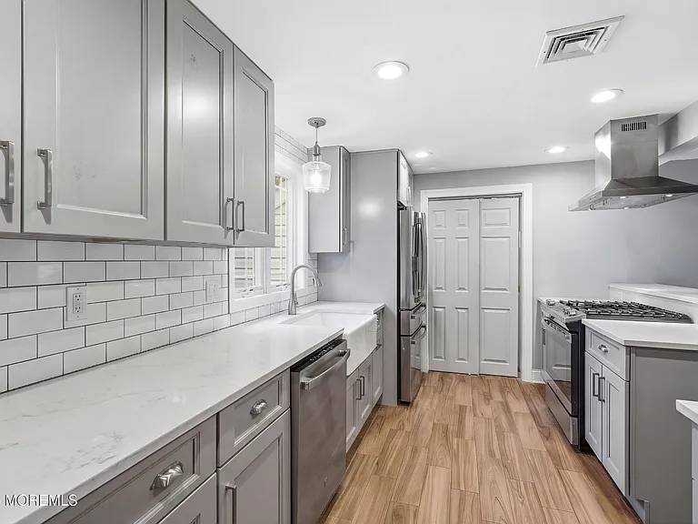 416 Roosevelt Ave — Photo 10