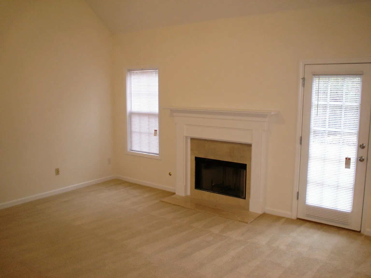 5 bed, 2375 sqft, $2,395 — Photo 4