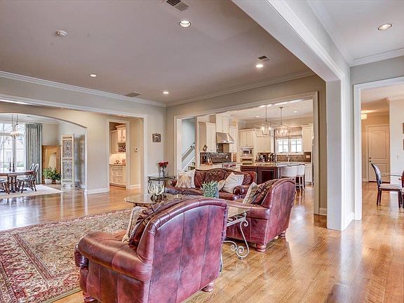 5th image of 9258 Enclave Green Ln E