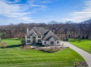 41W105 Oak Hills Ct, Campton Hills, IL 60119