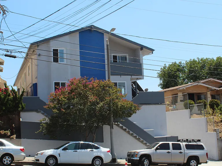 1240 Vin Scully Ave #3 — Photo 12