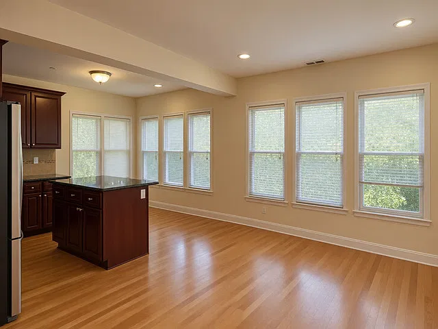 3 bed, 1300 sqft, $2,475 — Photo 2