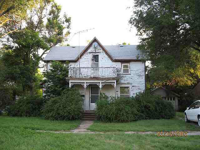 1st image of 312 W Grand Ave