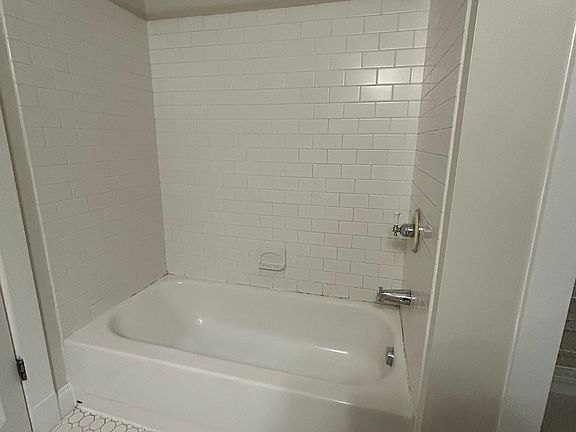 4th image of 444 E Freemason St APT 1B