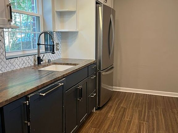 5th image of 209 Burgess Ave