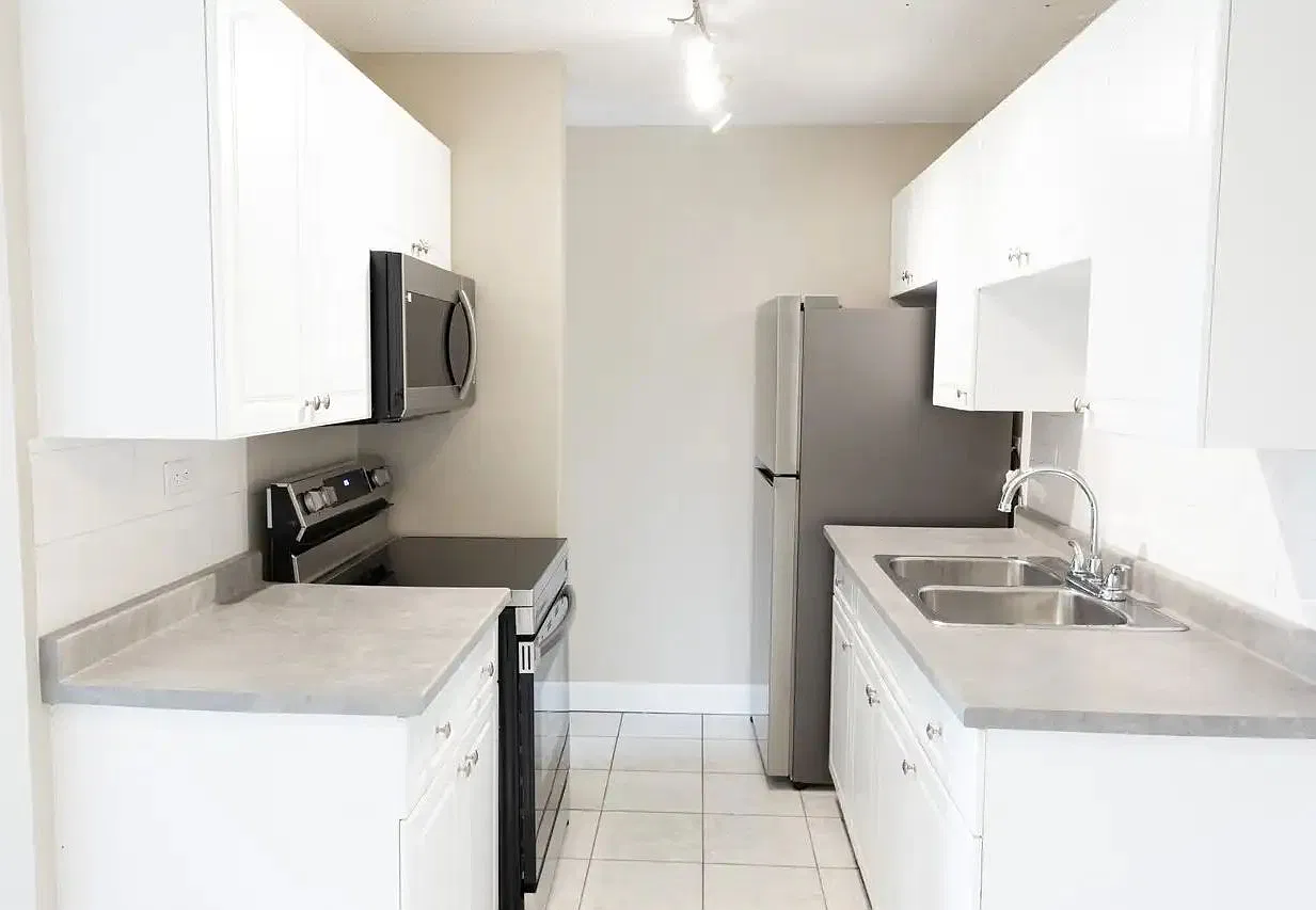 model - 11010 109 Avenue NW — Photo 2