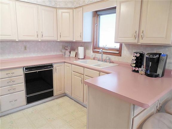3rd image of 5216 Elmwood Dr
