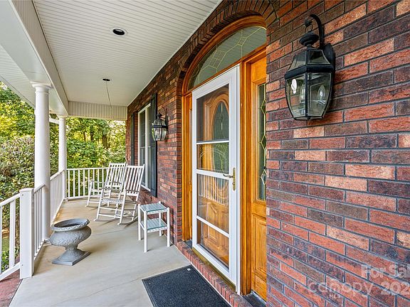 3rd image of 163 Golden Oak Dr
