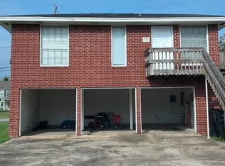 512 S 28th St, Nederland, TX 77627