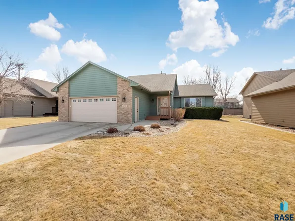 4439 E 37th St, Sioux Falls, SD 57103