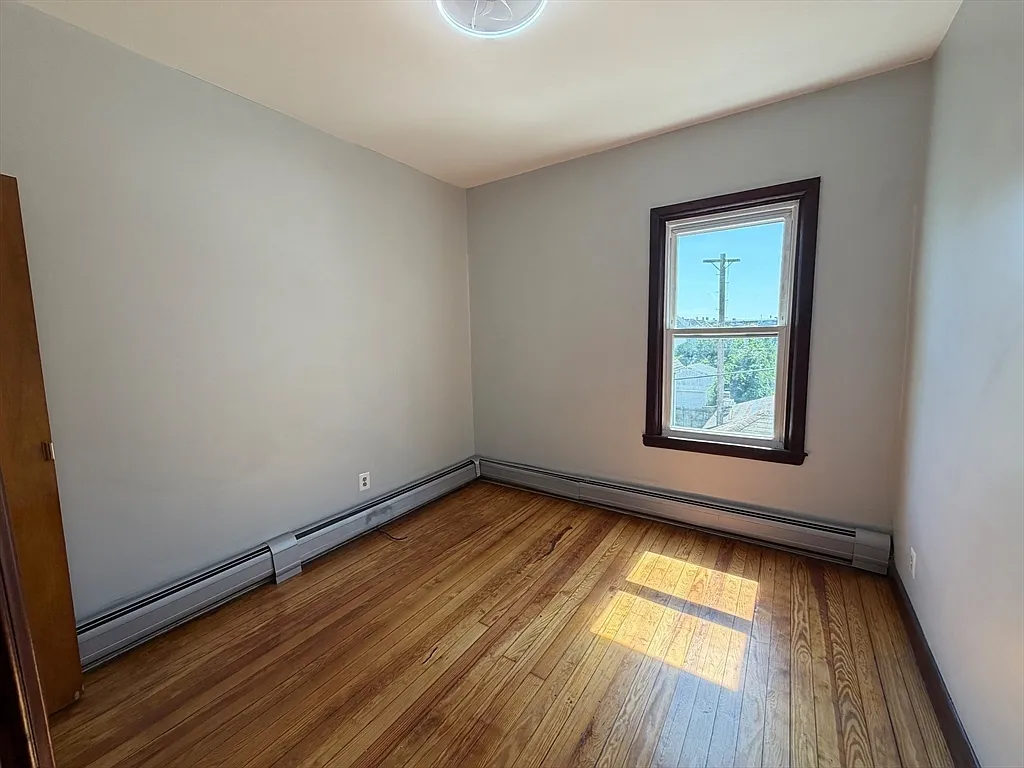 2 bed, 1.0 bath, 700 sqft, $1,800 — Photo 4